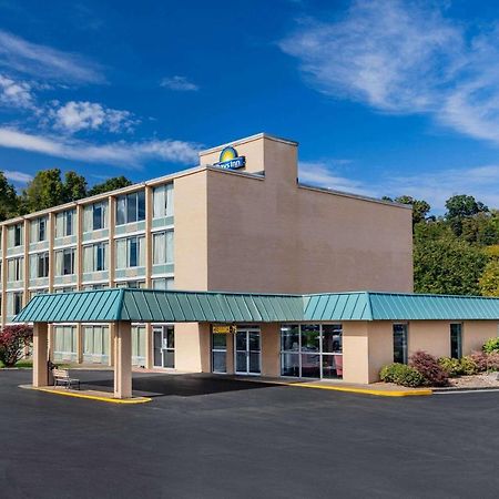 Days Inn By Wyndham Cambridge Esterno foto