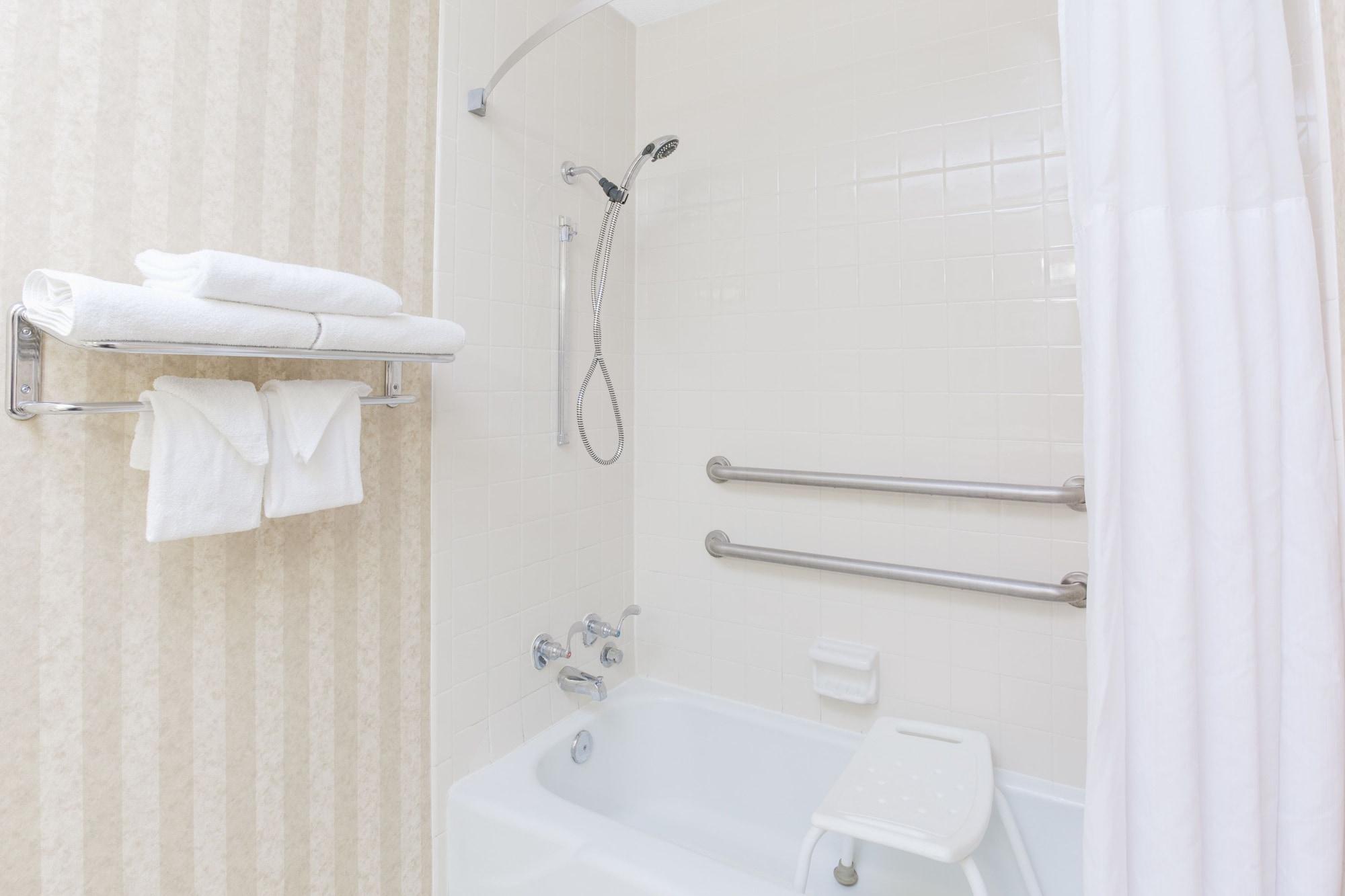 Days Inn By Wyndham Cambridge Esterno foto