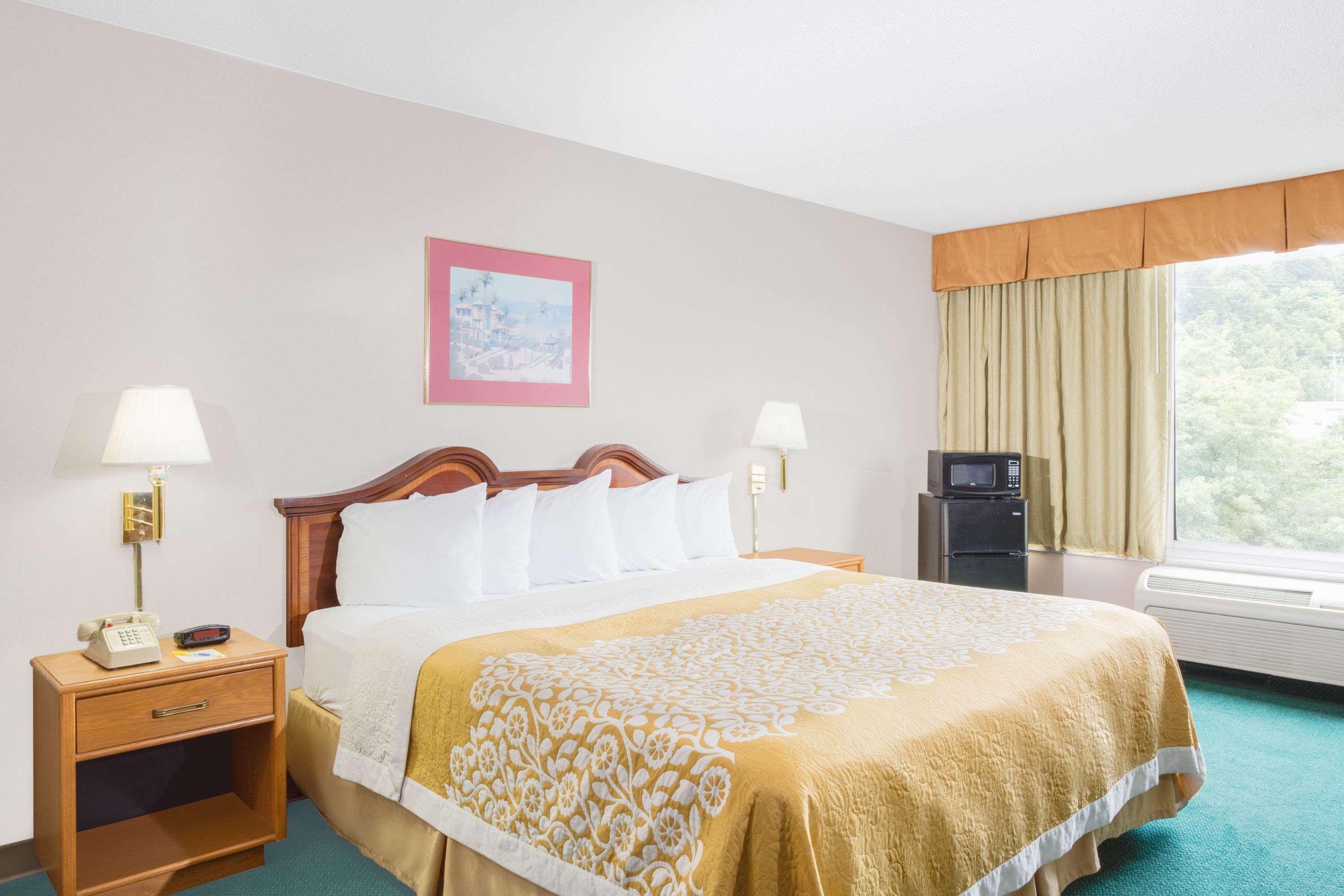 Days Inn By Wyndham Cambridge Esterno foto