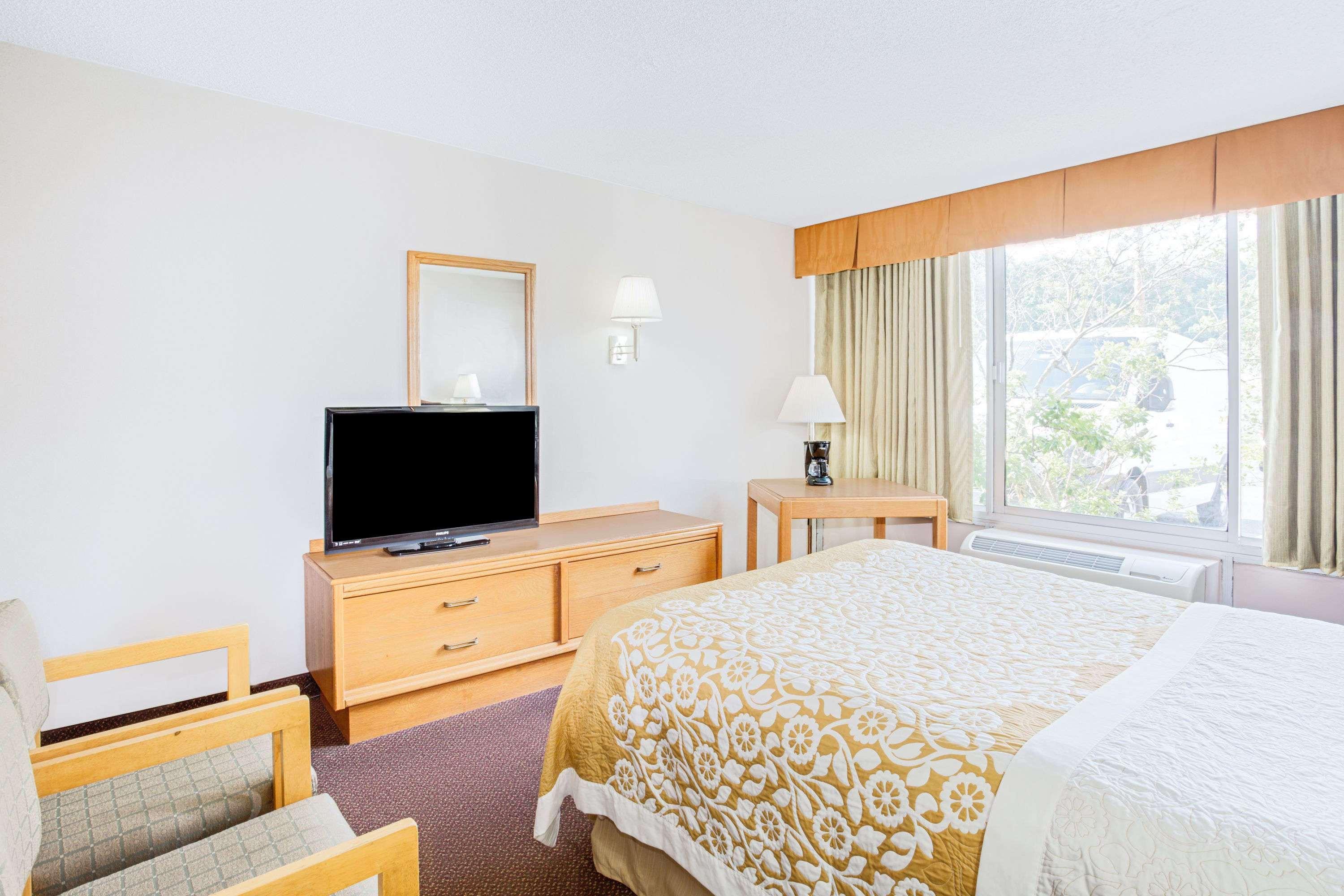 Days Inn By Wyndham Cambridge Esterno foto