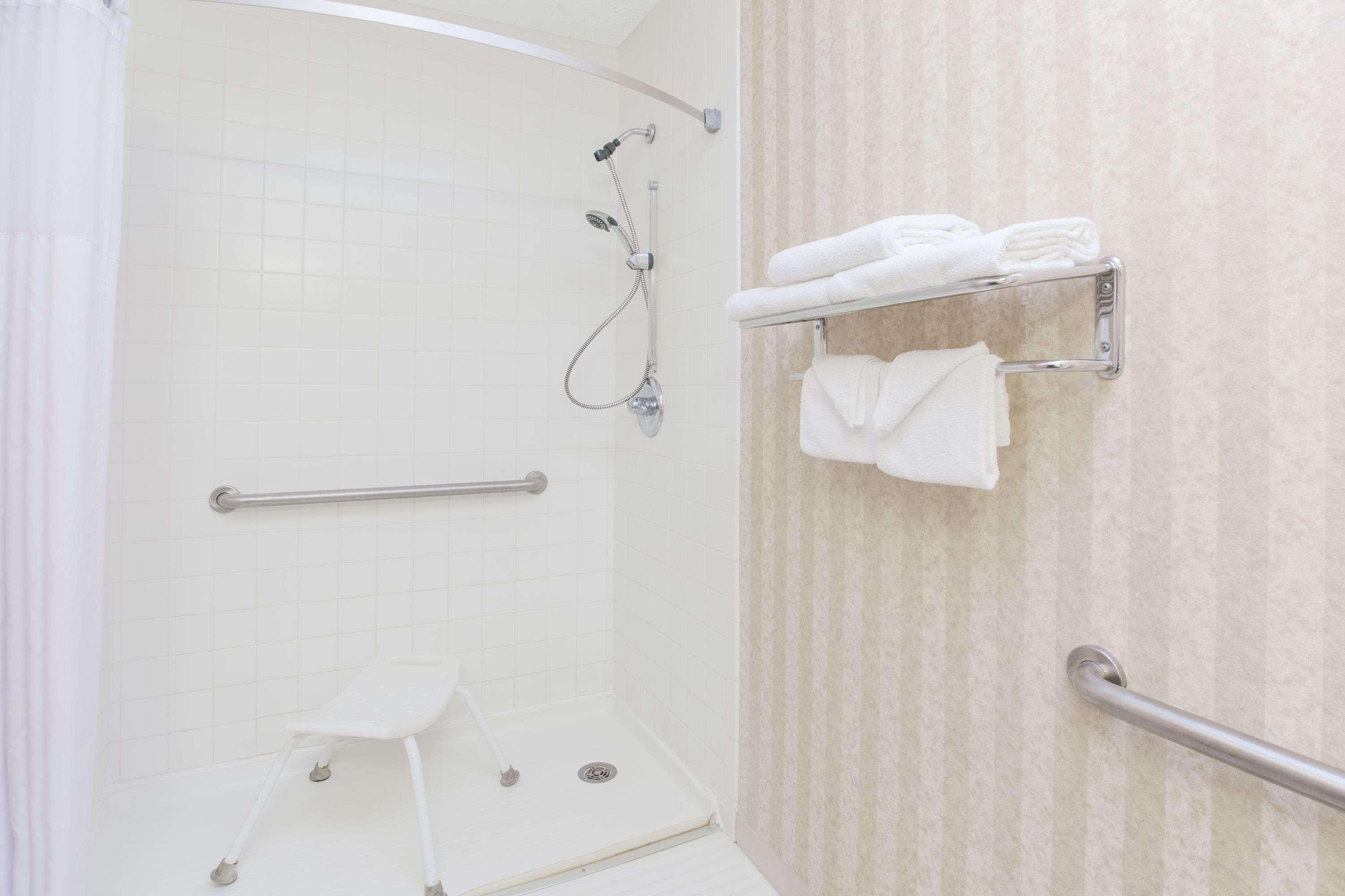 Days Inn By Wyndham Cambridge Esterno foto
