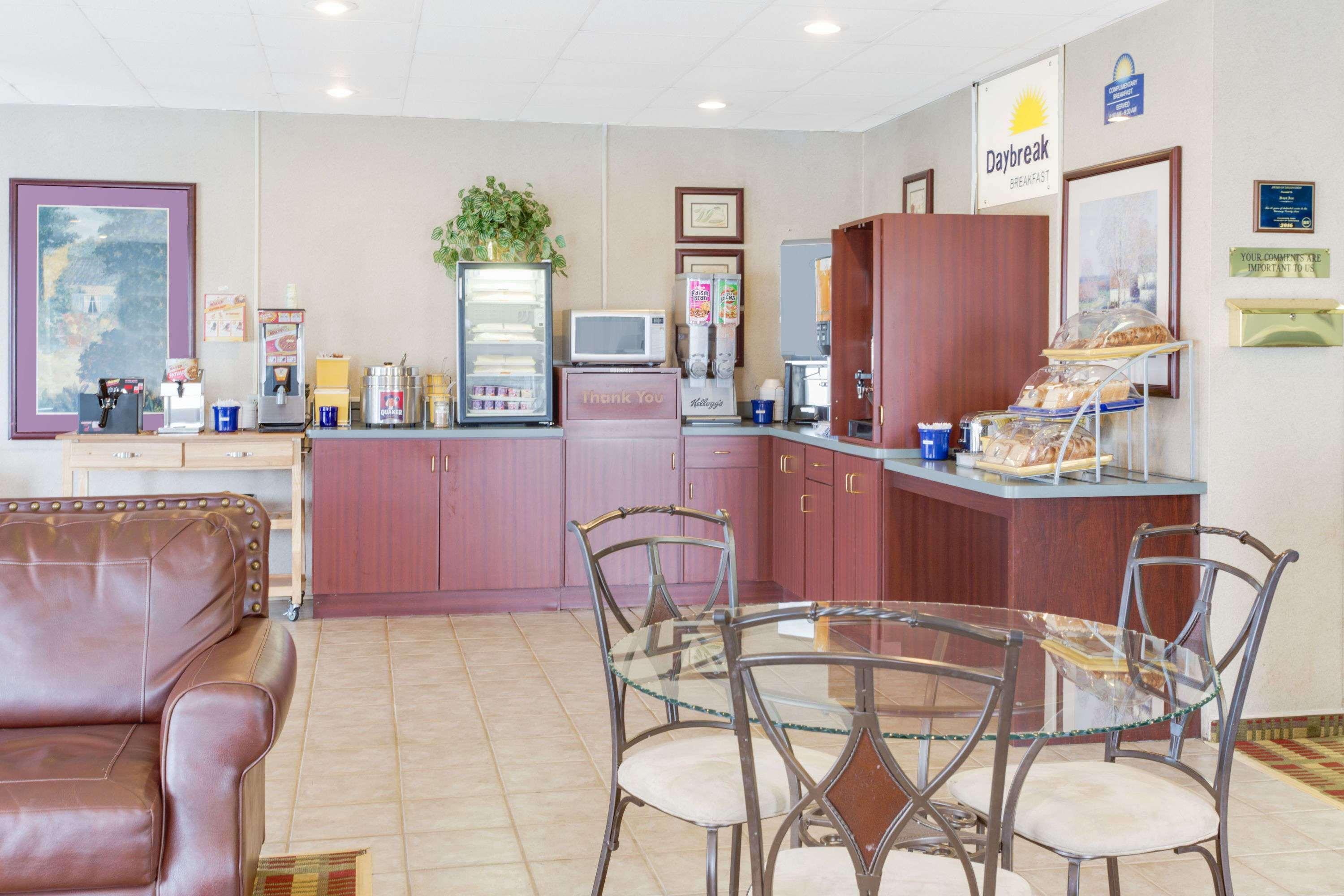 Days Inn By Wyndham Cambridge Esterno foto