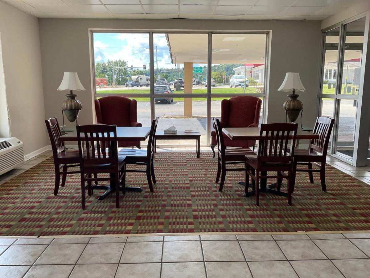 Days Inn By Wyndham Cambridge Esterno foto