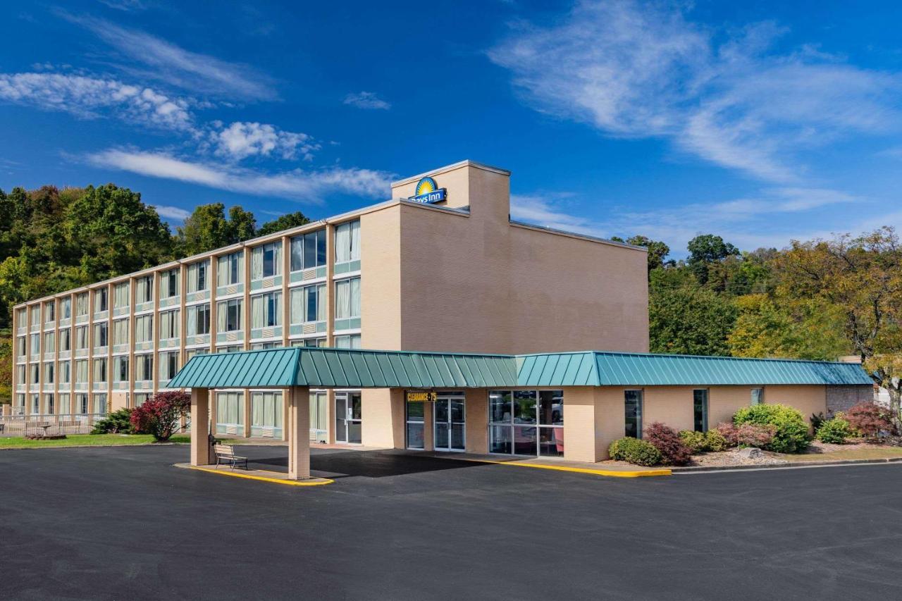 Days Inn By Wyndham Cambridge Esterno foto